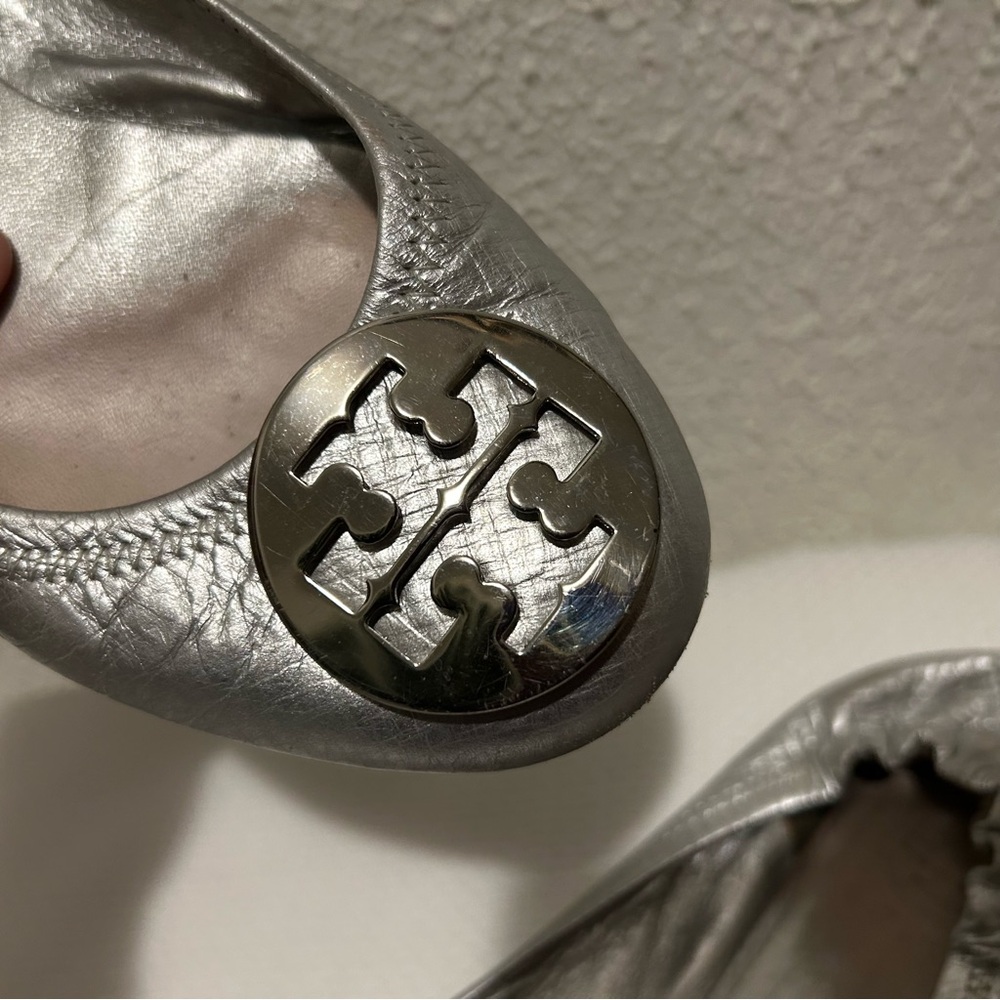 Tory Burch Silver Metallic Ballet Flats 7.5 - Picture 2 of 14